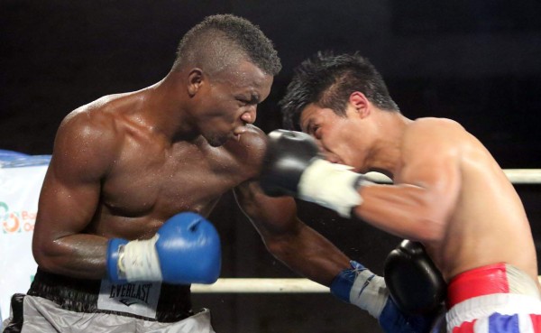 El 'Escorpión' Ruiz y la 'Escopeta' empatan en una polémica pelea