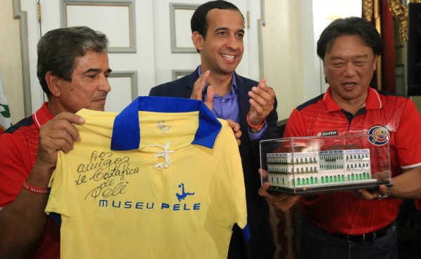 Selección de Costa Rica regresa homenajeada de Brasil
