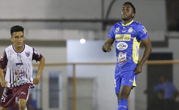 Equipo salvadoreño pierde tres puntos por alinear indebidamente a un jugador