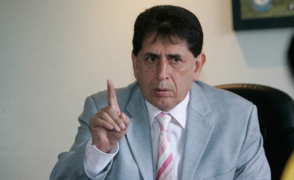 Federación de fútbol de Guatemala exige a su expresidente que se entregue