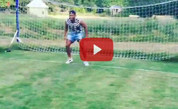 VIDEO: Drogba demuestra que como portero no ve una