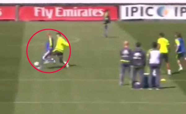 VIDEO: James Rodríguez 'desarma' a Zidane en el entrenamiento de Real Madrid