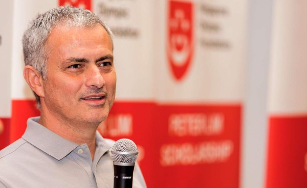 Jose Mourinho afirma que dirigirá un equipo hasta la próxima temporada