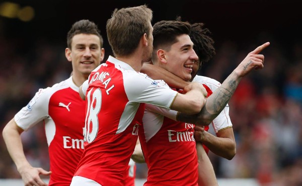 El Arsenal golea al Watford y se mete en la pelea por la Premier League