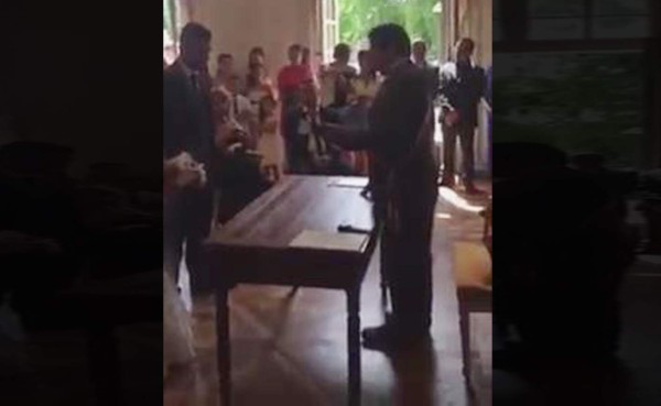 VIDEO: Aficionado dio el 'sí' en su boda al estilo Cristiano Ronaldo