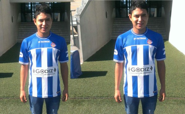 Hondureño Erick Arias es presentaro en el CF Vilanova de Barcelona, España