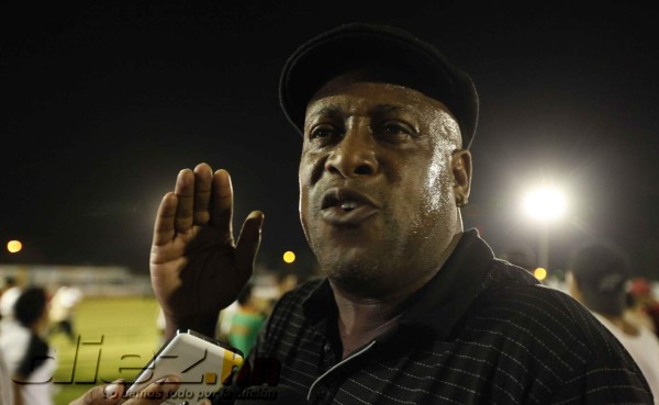 Hernán Medford: 'A costillas mías no van a vender'