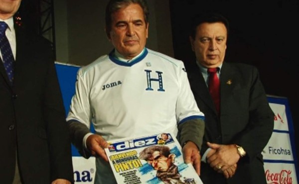 VIDEO: Jorge Luis Pinto recibe una caricatura de parte de DIEZ