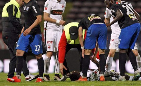 El centrocampista camerunés Ekeng sufría problemas cardíacos