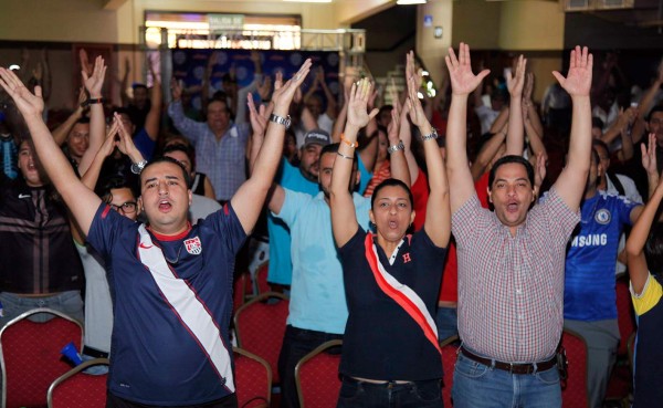 VIDEO: Catrachos imitan celebración vikinga de la afición de Islandia