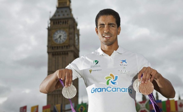 Atleta ciego completa triatlón más 'duro del mundo'