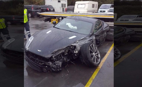 El futbolista Raúl García sale ileso tras estrellar su lujoso Aston Martin