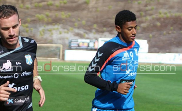 Choco Lozano es baja en el Tenerife por una lesión en el pubis