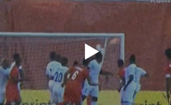 VIDEO: Impresionante atajada de Donis Escober ante Panamá
