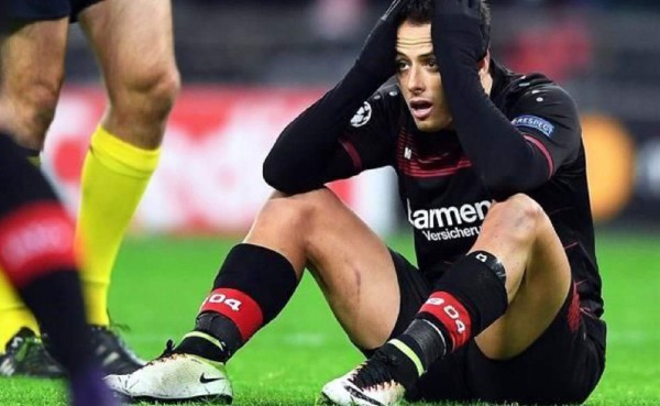 La negra temporada del 'Chicharito” en Alemania