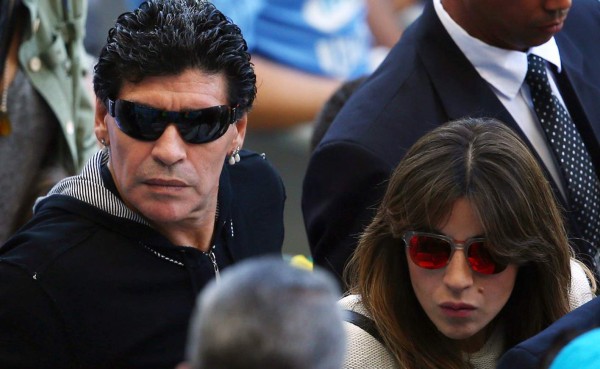 FIFA no quiere a Maradona en salones VIP en estadios de Brasil