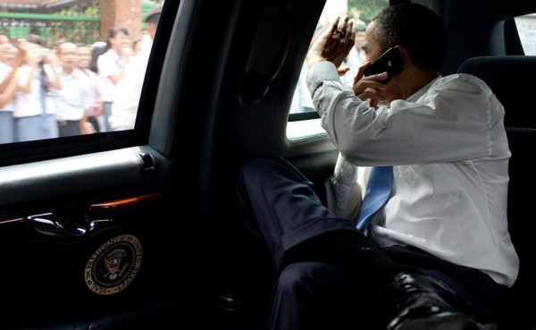 Barack Obama no usa celulares iPhone por no ser seguros