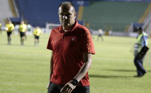 Video: El berrinche de Wilmer Cruz antes de ser expulsado