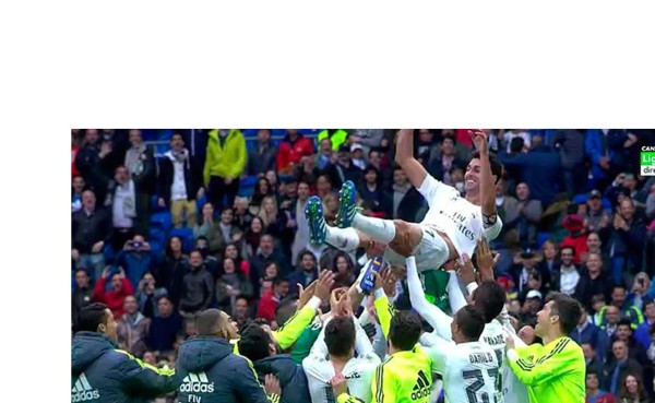 Arbeloa se despide del Real Madrid entre aplausos y homenaje