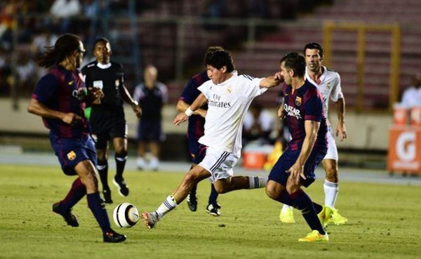 Leyendas del Real Madrid vencen a las del Barcelona en Panamá