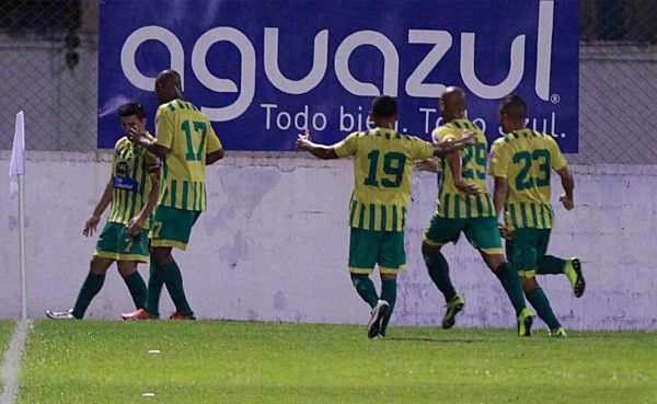 Platense remonta y golea al Parrillas One en el Excélsior