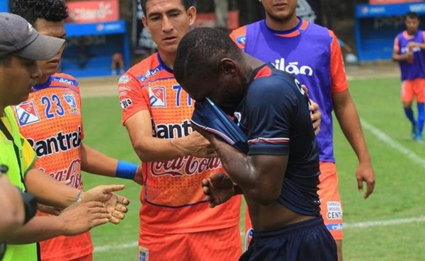 VIDEO: Tyson Núñez retó a un aficionado tras el descenso de la Universidad en Guatemala