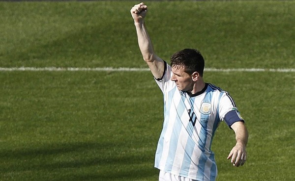 Golazo de Messi salva de la vergüenza a Argentina