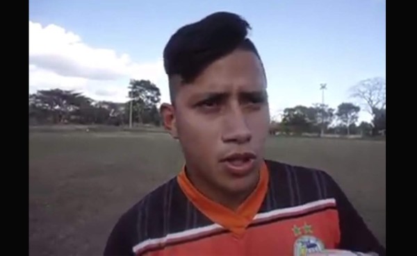 VIDEO: Aldo Oviedo es víctima de broma en plena entrevista