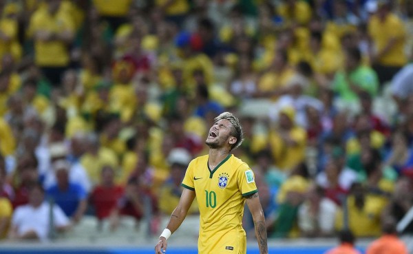 Médicos de la FIFA confían en el tratamiento a Neymar