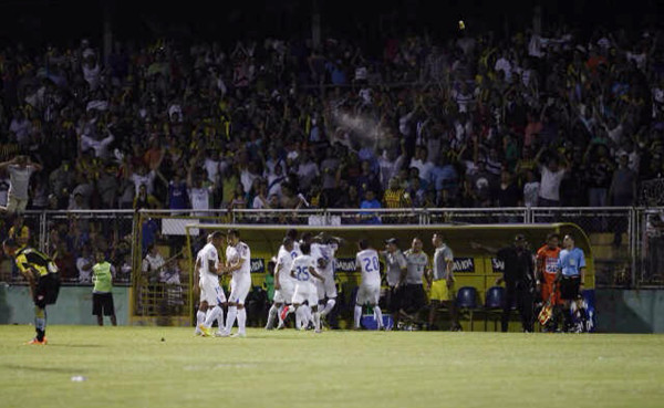VIDEO: El gol polémico que anotó Olimpia a Real España
