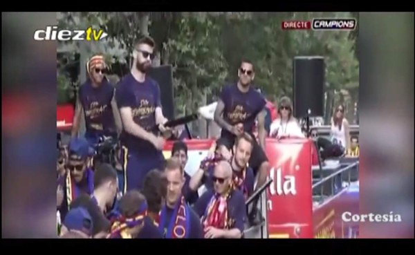VIDEO: El show de Gerard Piqué en el festejo del Barcelona&nbsp;&nbsp;