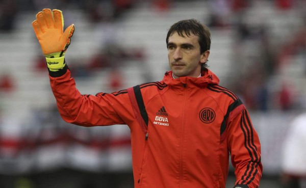 El Necaxa de Brayan Beckeles ficha al guardameta argentino Barovero de River Plate