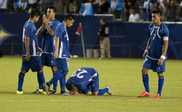 Futbolistas salvadoreños tendrán que disculparse públicamente por huelga