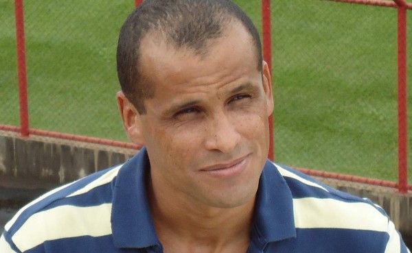 Con 43 años de edad, Rivaldo regresa a las canchas