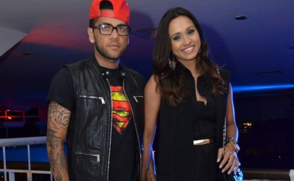 Un aficionado a Dani Alves: 'Parece que mi mujer sueña todas las noches contigo'