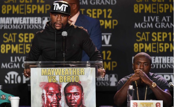 Mayweather Jr. volvió a dar la imagen más 'lamentable' del boxeo