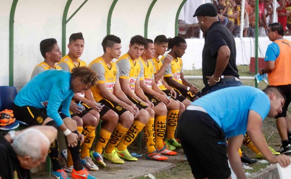 Real Madrid's Colombian midfielder James Rodriguez (C) reacts to the qualification of Juventus for the final at the end of the UEFA Champions League semi-final second leg football match Real Madrid FC vs Juventus at the Santiago Bernabeu stadium in Madrid on May 13, 2015. The game ended with a draw 1-1. AFP PHOTO/ GERARD JULIEN