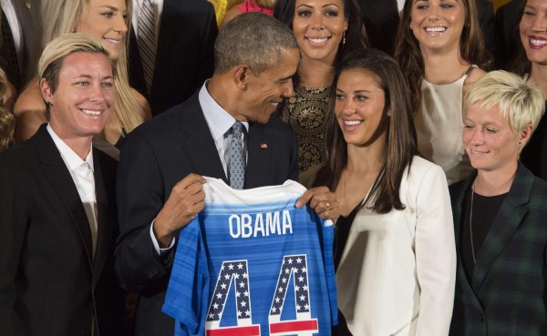 Obama agradece a futbolistas campeonas del mundo por 'inspirar' a todo EE.UU.
