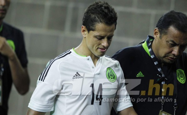Chicharito se perdería la Copa Oro por fractura de clavícula.