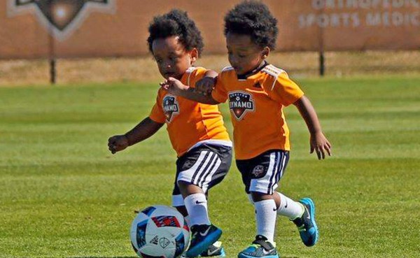 VIDEO: Hijos de Boniek se volvieron a robar las cámaras en el Houston Dynamo