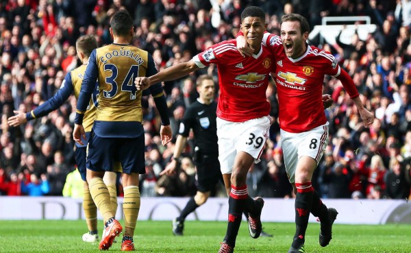 Manchester United derrotó al Arsenal y lo aleja del liderato de la Premier