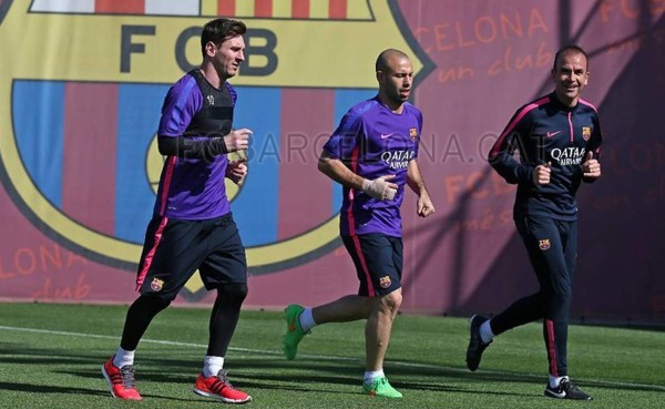 Messi mejora de sus molestias en el pie, según el Barcelona