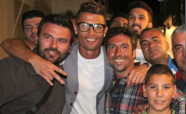 VIDEO: Cristiano Ronaldo hizo un pacto con los paparazzis