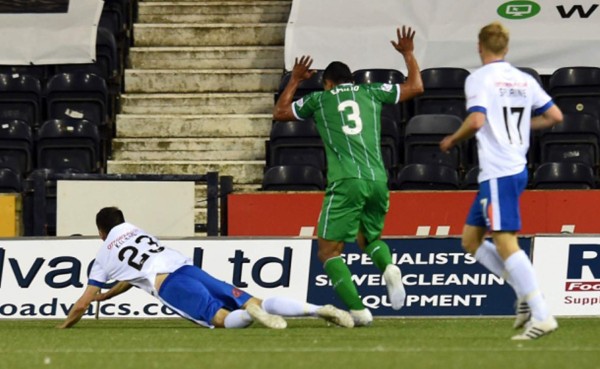 Emilio comete penal en los últimos minutos que evita triunfo del Celtic