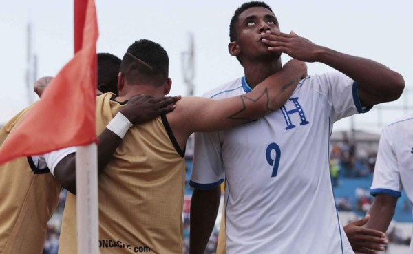 Honduras aumenta su paternidad sobre El Salvador