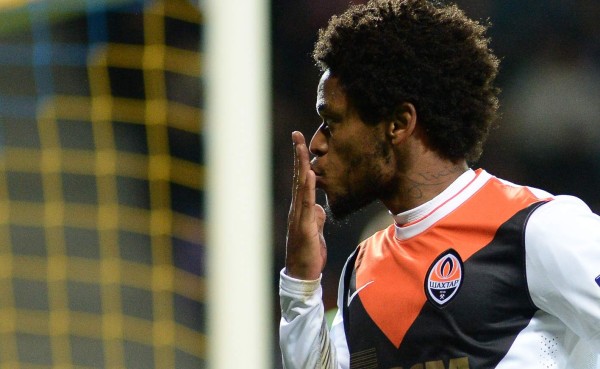Brasileño Luiz Adriano logra el 'cuatriplete' más rápido en historia de Champions