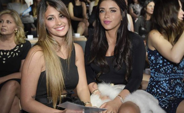 Antonella y Daniella Seeman se olvidan de sus esposos y se van a un desfile de modas