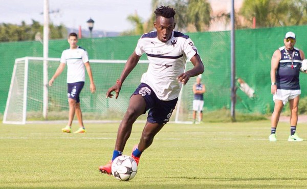 Mensajes inspiradones de Alberth Elis mientras recupera la titularidad con Monterrey