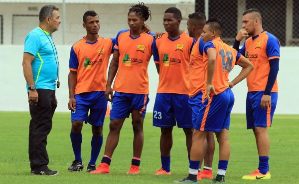 Alianza Becerra entrena en el Carlos Miranda pensando en Parrillas One