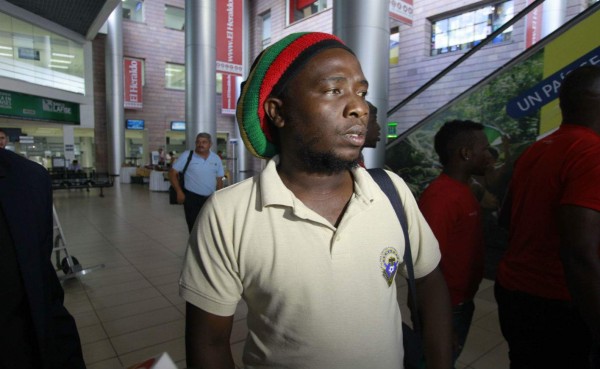 El Alpha United y su entrenador al estilo Bob Marley